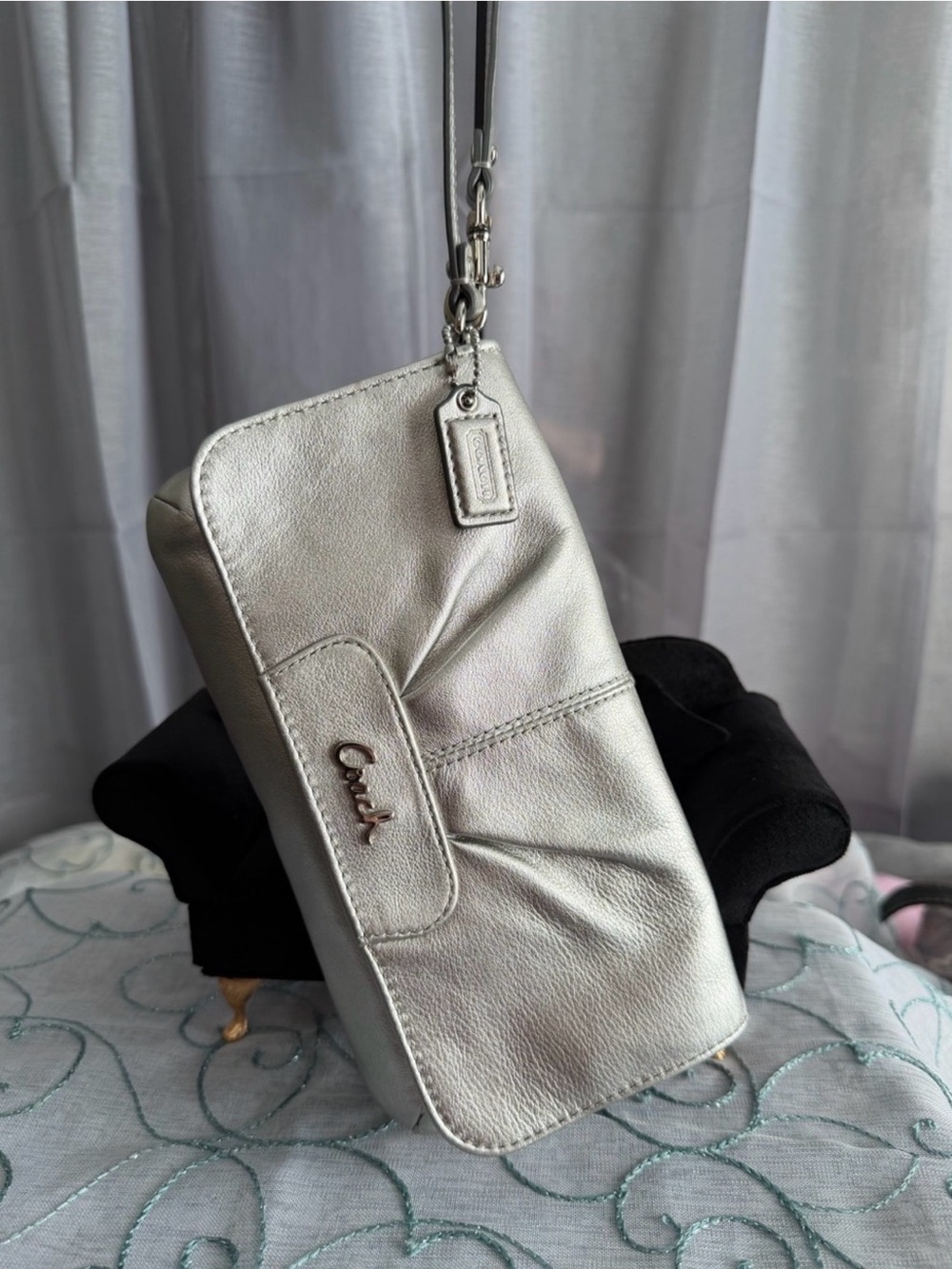 Coach Ashley Large Wristlet (2010-2011) - Picture 2 of 11